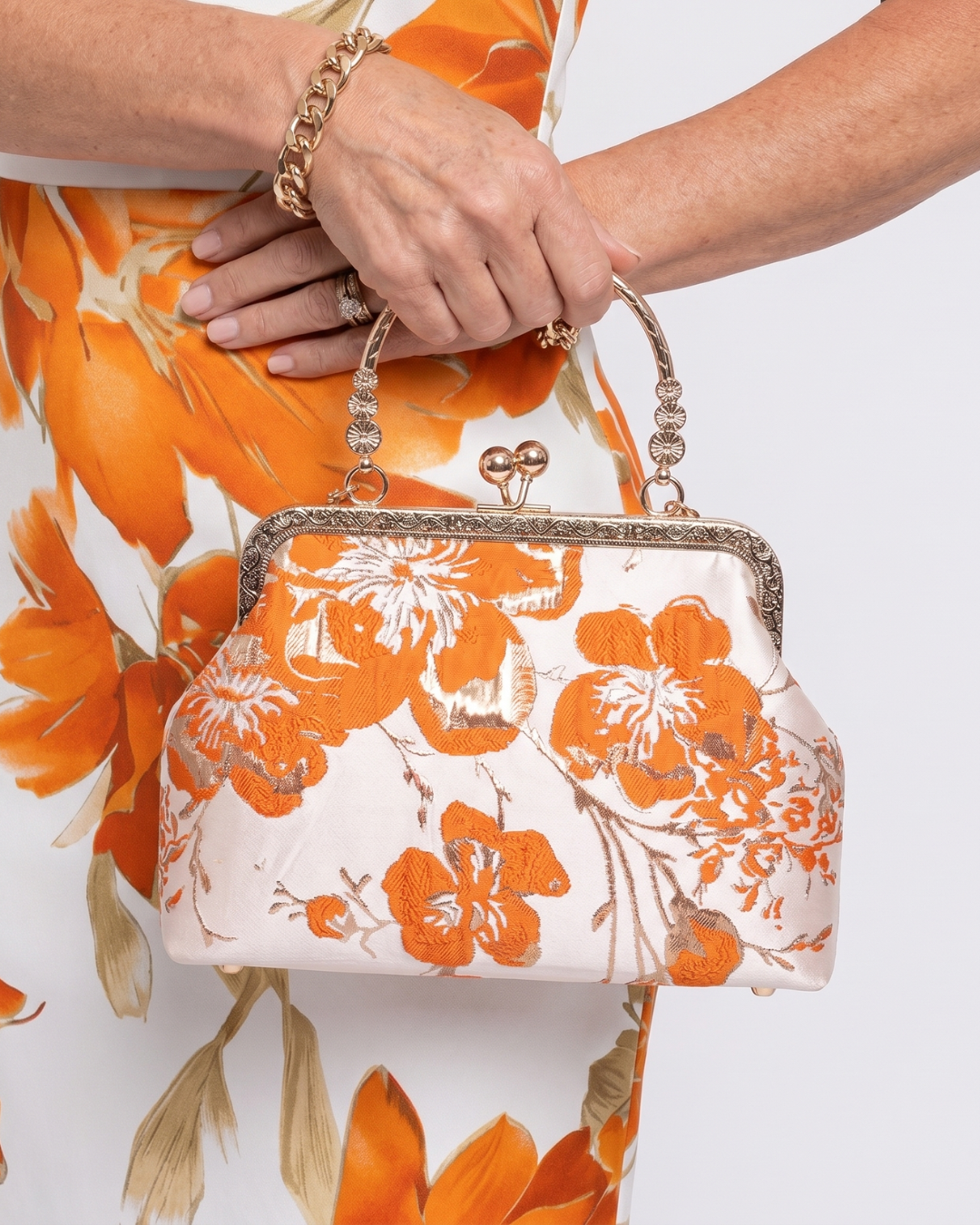 Isolde | Floral Embroidered Frame Chain Handbag 2